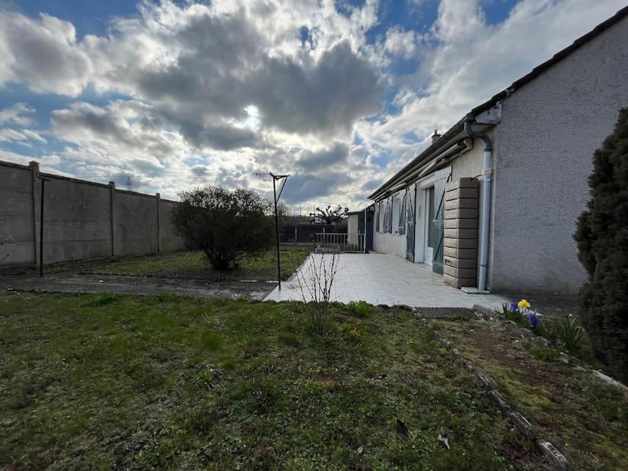 Maisonnette - Jardin Exterieur Champagne-sur-Seine Exteriér fotografie